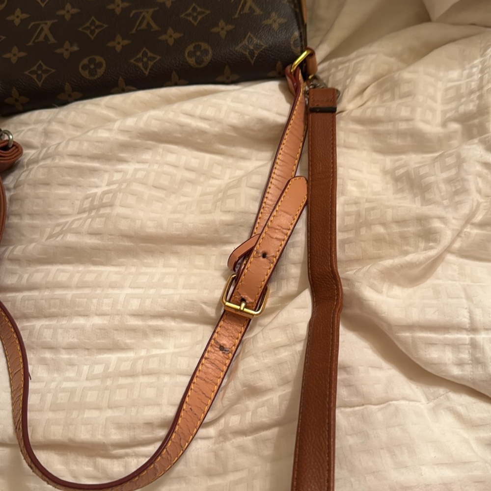 Louis Vuitton Brown Monogram Shoulder Bag faux - Picture 13 of 14